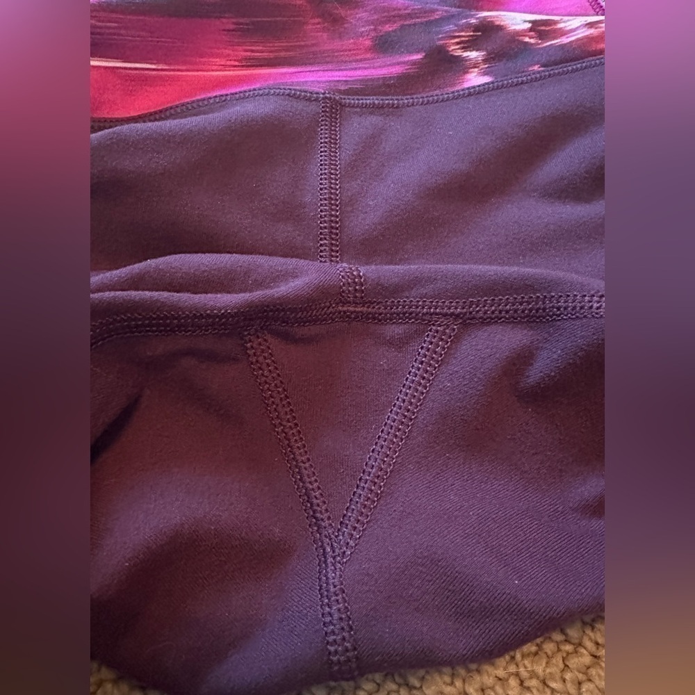 Lululemon Wunder Under Shine on 21” crop- wild berry rumble Bordeaux - Picture 8 of 10